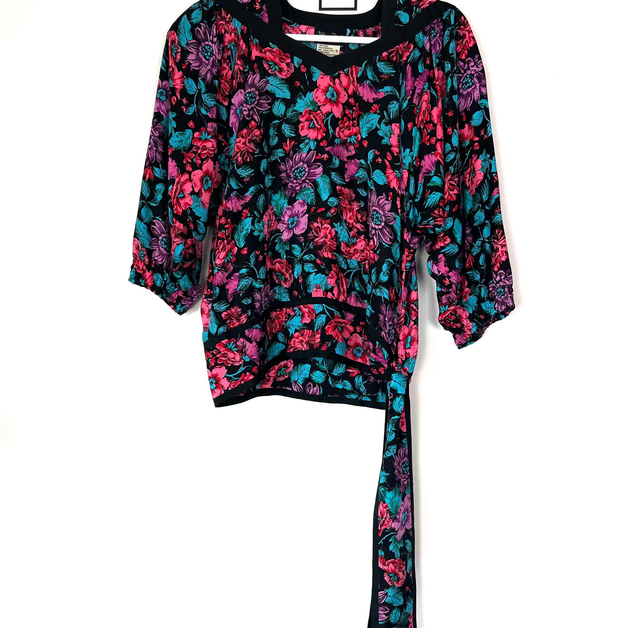 Live: 118 Vintage Floral Silk Blouse