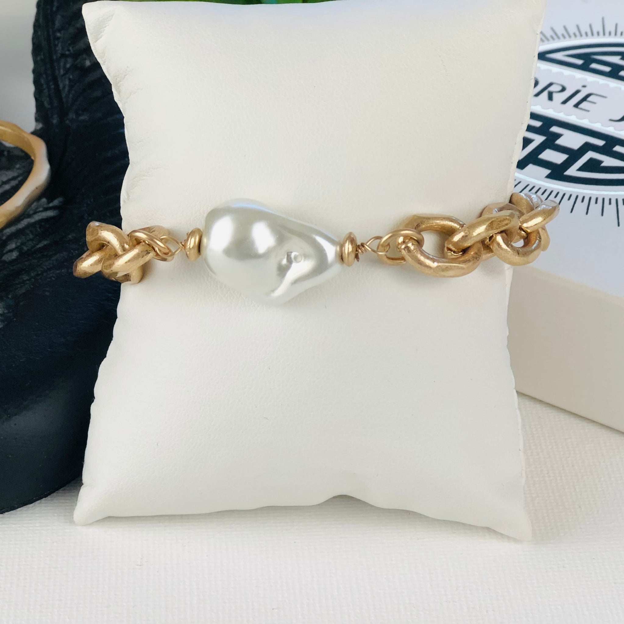 Pretty In Pearl Pendant Bracelet